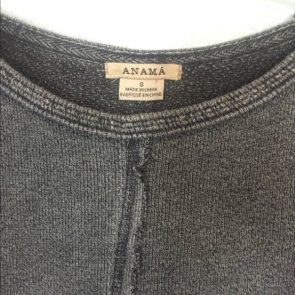 Anamá | Distressed Hem Cold Shoulder Sweater - Picture 3 of 5